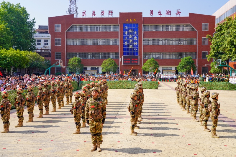 武汉市新洲区国防教育进校园