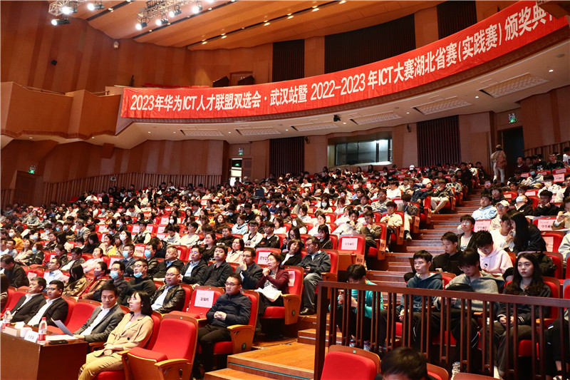 颁奖典礼现场。杨悦摄