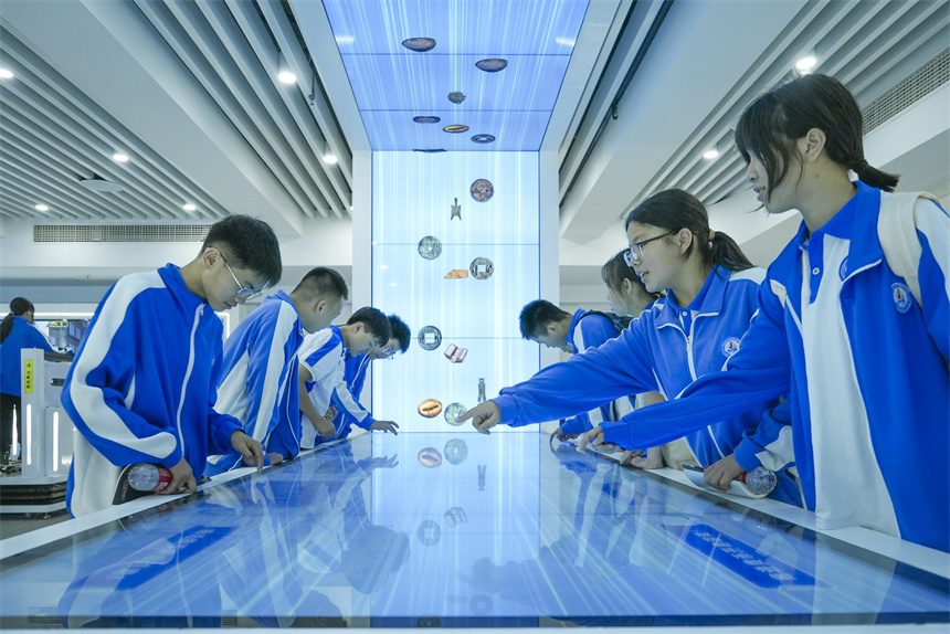 数字课、智能AI、模拟VR+3D、体感游戏……金融知识还能这样学