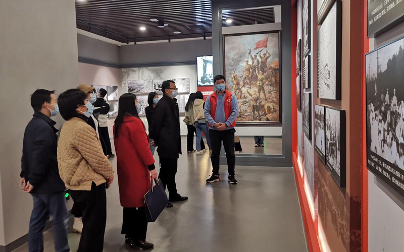 孝南区纪委监委组织干部到红色革命教育基地参观学习。