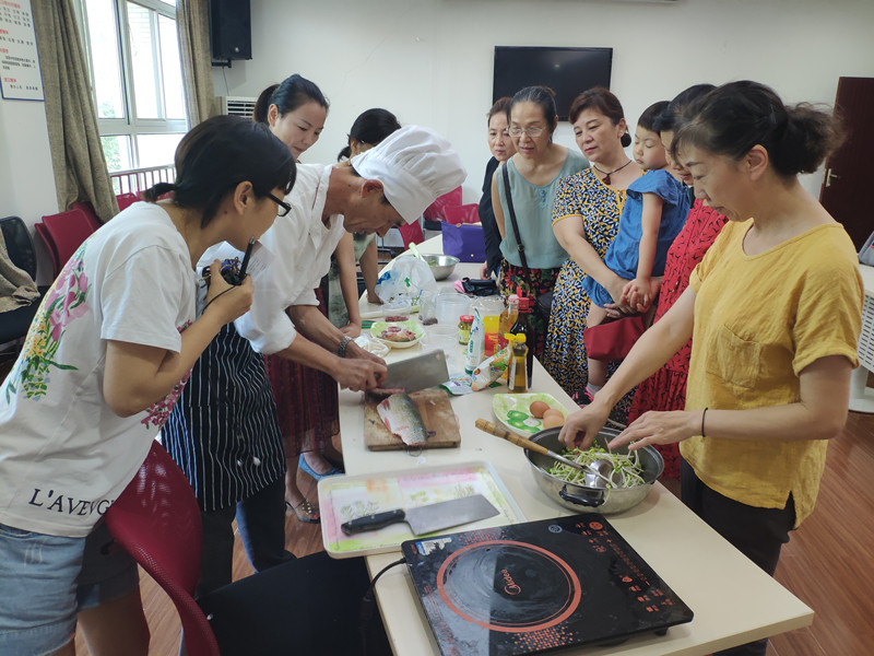 狮子山湖北省农科院社区乐龄居”生活馆“——家常菜烹饪讲座。