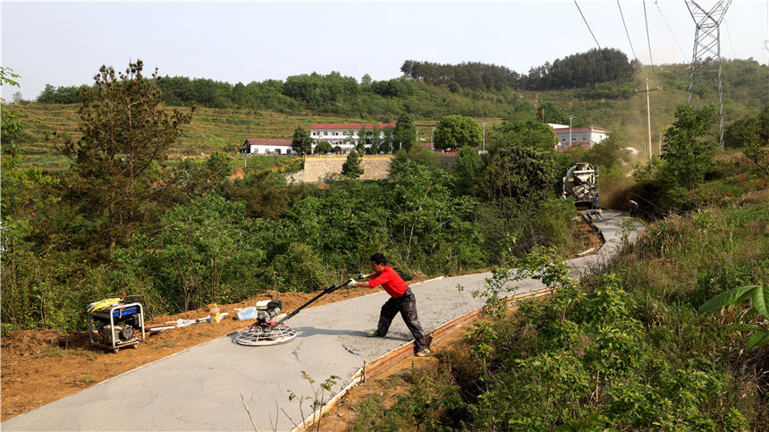 興修田間富民路
