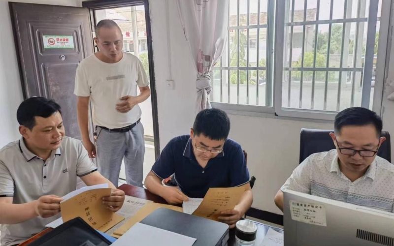 武穴纪委监委成立联合督查组在余川镇卫生院开展专项督导。