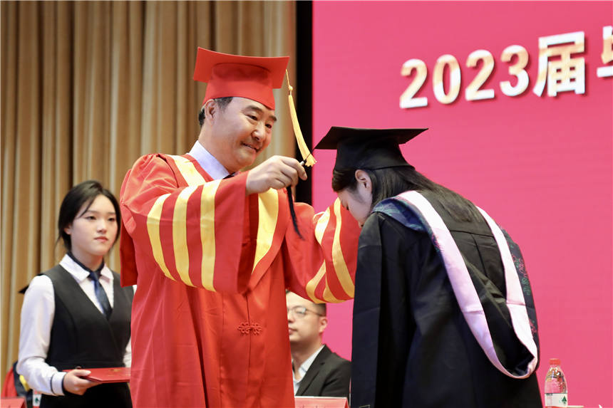 武汉晴川学院校长寄语毕业生: 砥身砺行 活出大价值 干出大精彩