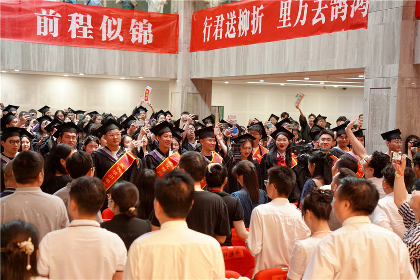 武汉晴川学院校长寄语毕业生: 砥身砺行 活出大价值 干出大精彩【4】