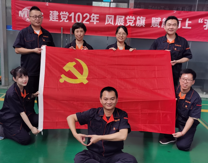 中國一冶科工黨員同志以多種形式慶祝黨的生日