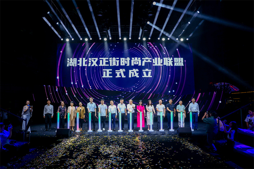 第六届中国·汉正街服装服饰博览会开幕 2万余家客商前来“打货”