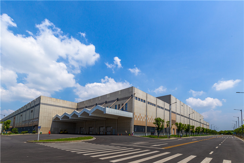 武汉卷烟厂联合工房被住房和城乡建设部办公厅认证为“2023年度第一批三星级绿色建筑标识项目”。摄影：杨明玥