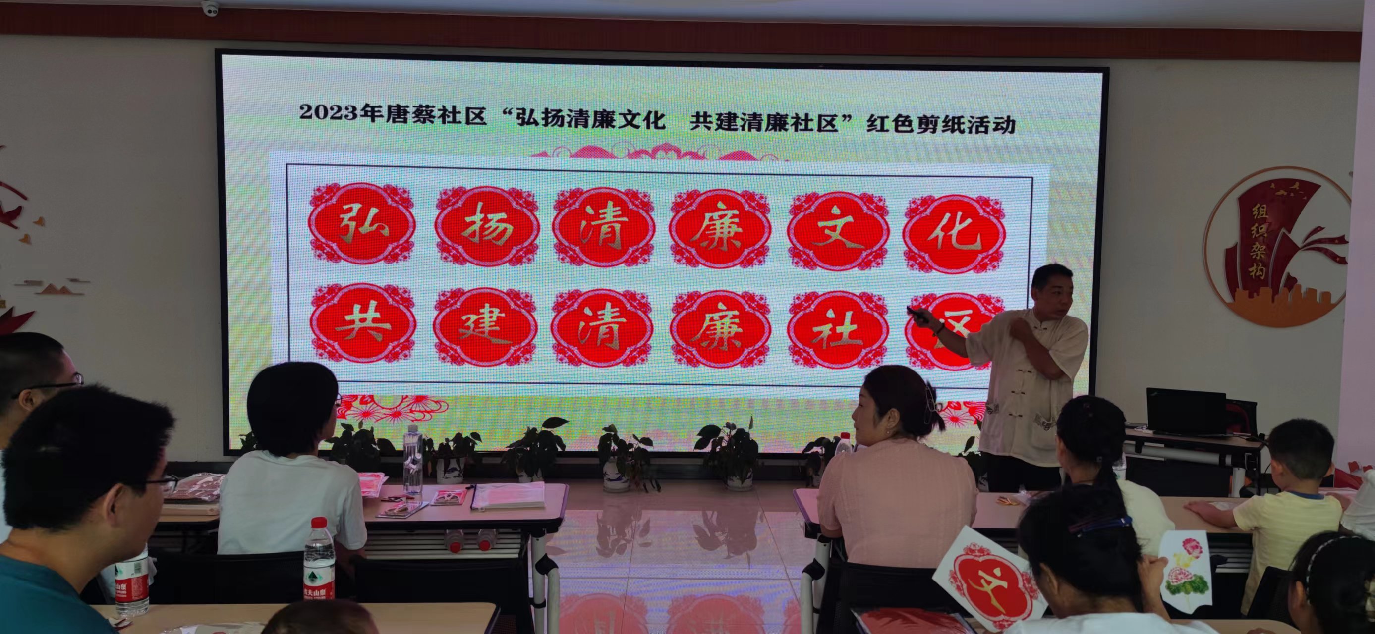 武汉市红十字会医院: 亲子剪“莲“ 医师话“廉”共庆医师节【4】