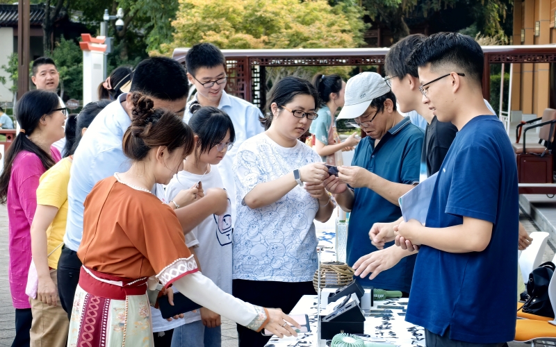 游园会。