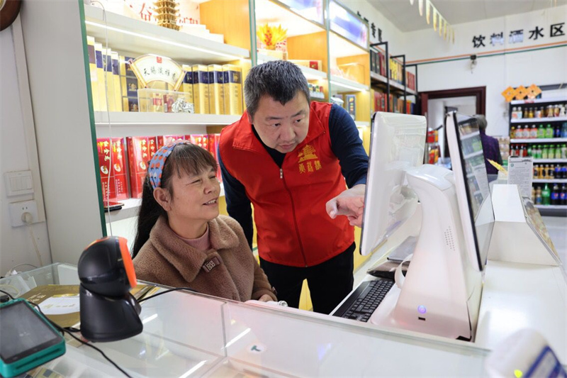 为农村客户提供志愿服务。