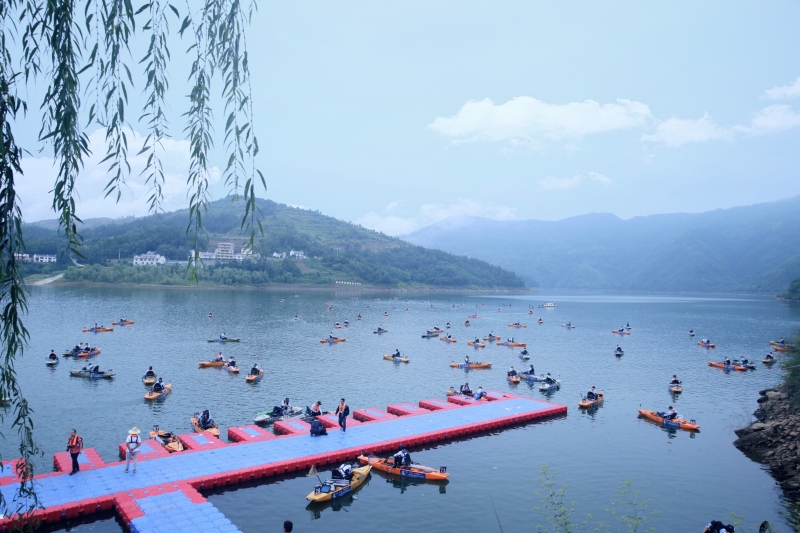 “竹山绿松石杯”2023中国国际舟钓锦标赛现场。章伟摄