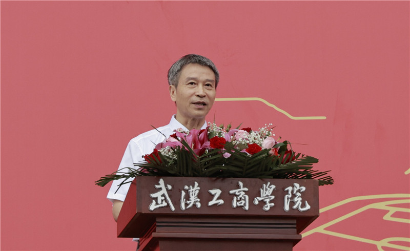 孔建益校长讲话。胡毅摄