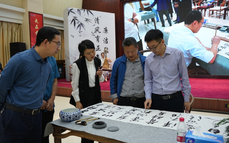 国网孝感供电公司纪委举办“莲洁荷美 孝电清风”书画大赛。