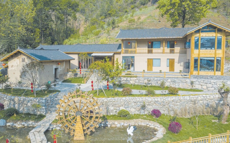 鄖西縣關防鄉沙溝村關防驛精品民宿被授予“牛郎庄”稱號，吸引很多游客“晚留鄖西”入住體驗。 鄖軒文攝