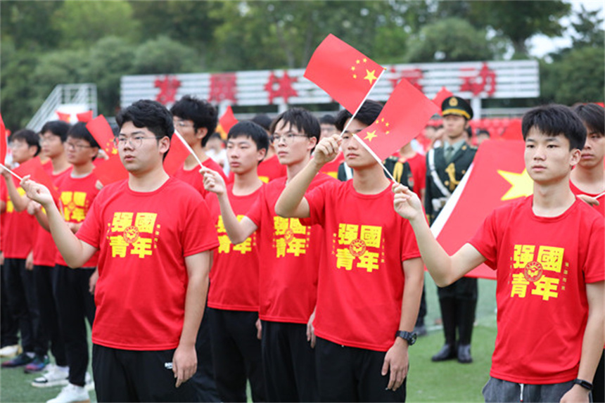 武昌首义学院师生国庆升旗共抒爱国情