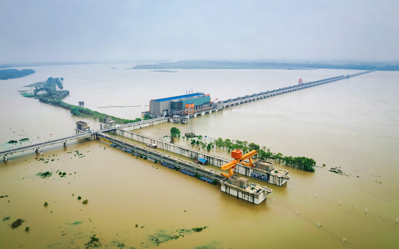 10月5日，汉江本轮洪峰通过兴隆水利枢纽，水位达建坝以来最高值。饶茜摄