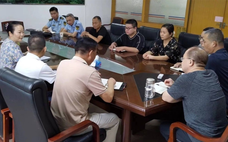 澄清正名会议现场。