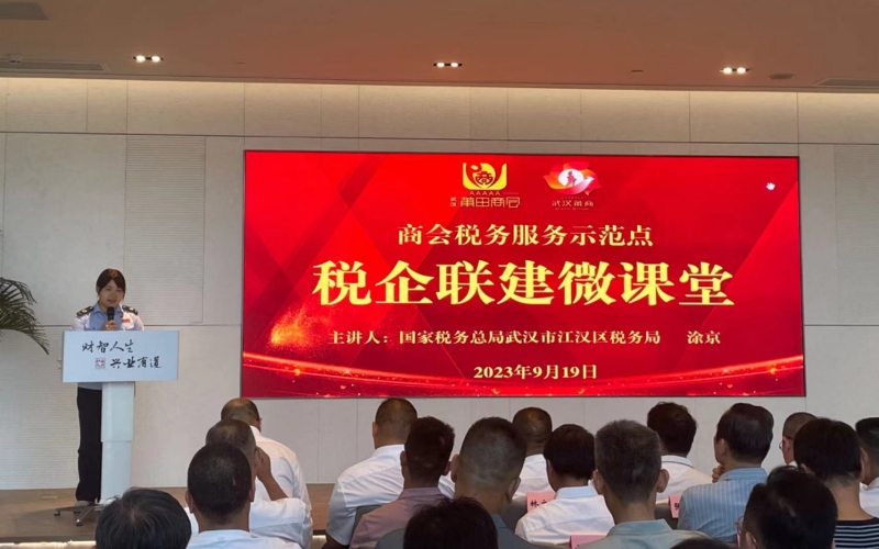“五彩”志願服務為主題教育增色添彩。