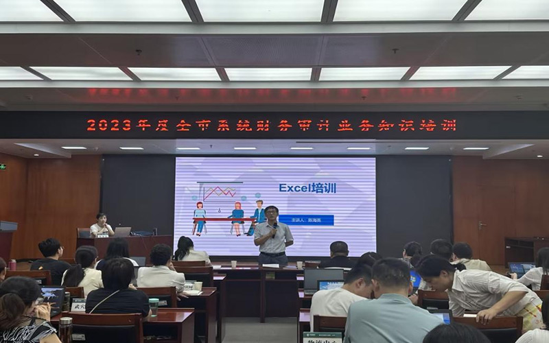举办财务知识专题培训。张舒摄