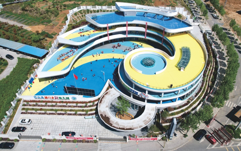 国家烟草专卖局援建学校，为竹山学子营造良好学习环境。十堰市烟草专卖局供图
