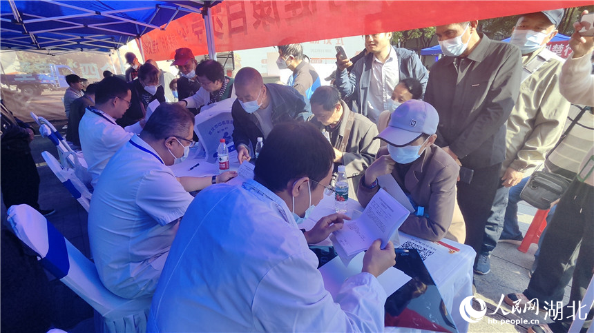 义诊现场。人民网 王郭骥摄