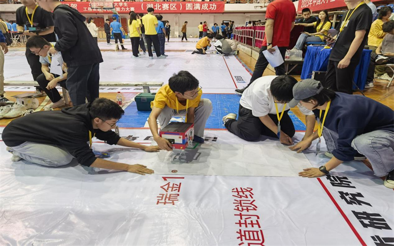 2023年中国大学生工程实践与创新能力大赛省赛新能源中南民大参赛团队。