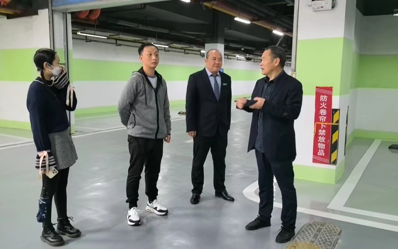 某商业街地下车库刷漆异味扰民信访投诉。