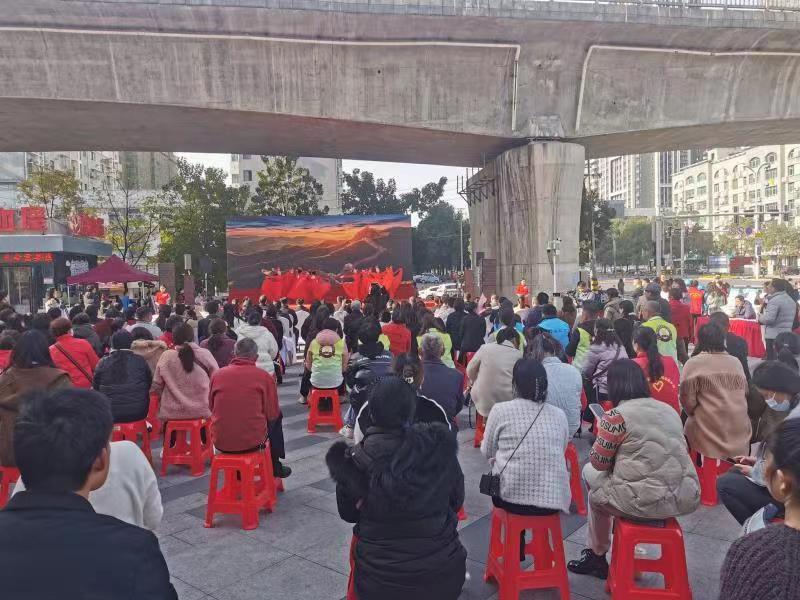 湖北咸安举行最美系列先进典型发布暨“暖冬行动”志愿服务启动式。