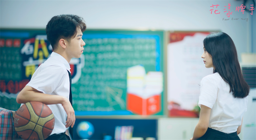 电影花絮照片（左一演员高宇航，右一演员彭静娴）。武汉天堂映画供图