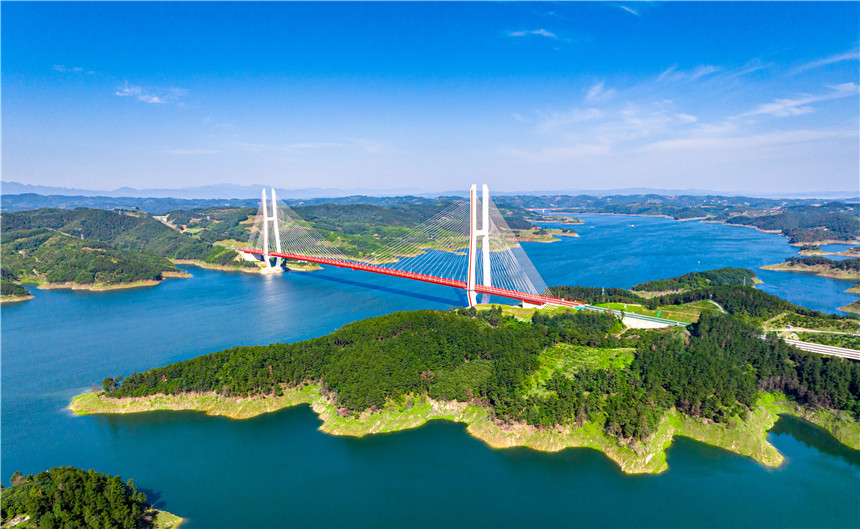 十淅高速丹江口水库特大桥。湖北交投集团供图