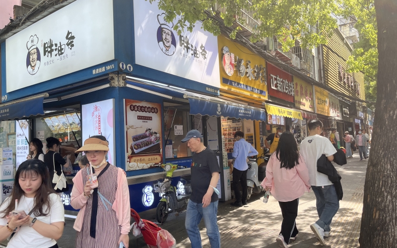 粮道街美食街区。