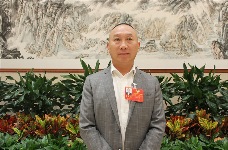 湖北省政協委員、湖北周黑鴨企業發展有限公司董事長周富裕。人民網記者 張沛攝