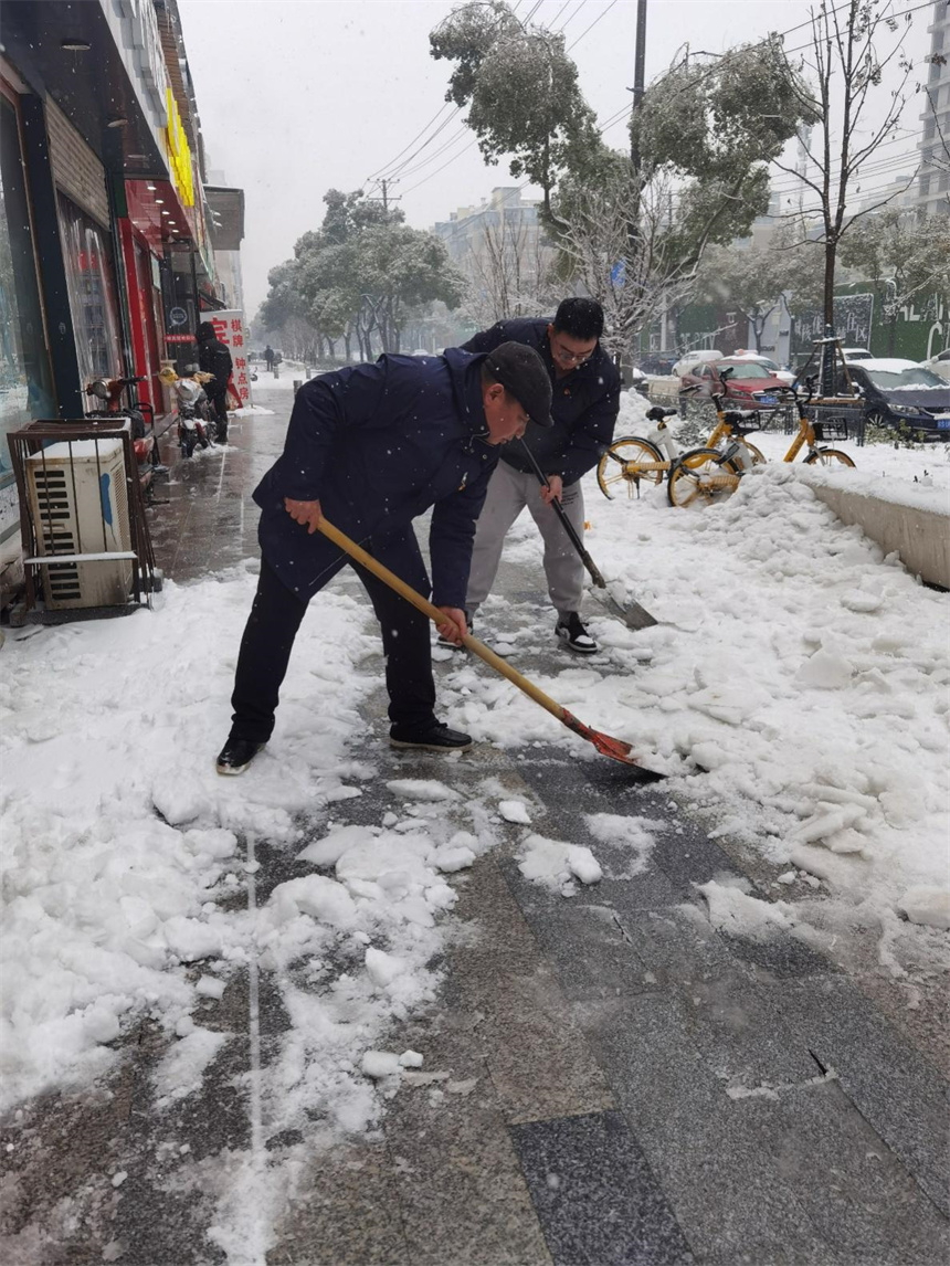 迎“雪”而上勇担当 暖心服务在行动