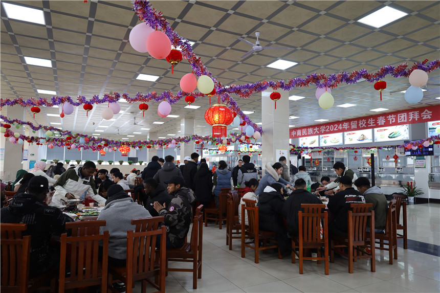 团拜会现场。龙华摄