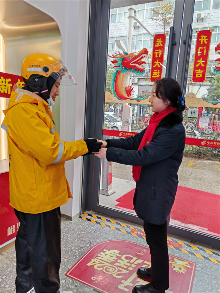 邮储银行湖北省分行:冰雪中传递的邮储暖意【8】