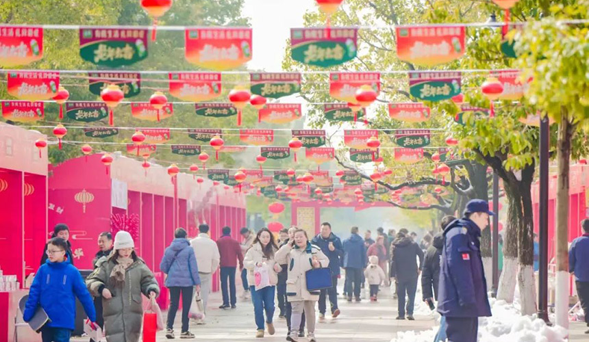 奋进“开门红” 春节期间武汉江岸“热辣滚烫”