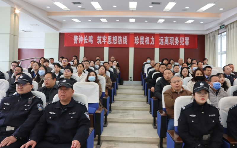 曾都區黨員干部旁聽庭審，以案為鑒，遠離職務犯罪。