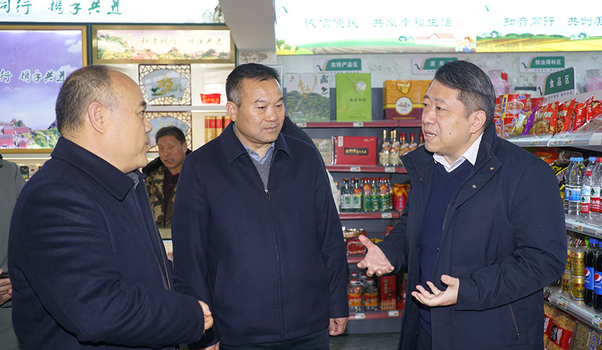 調研組在“知音便民綜合服務站”現場辦公