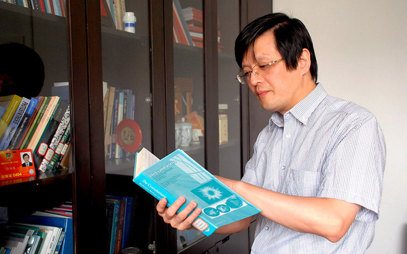 全國政協委員、華中師范大學生命科學學院教授徐旭東。受訪者供圖