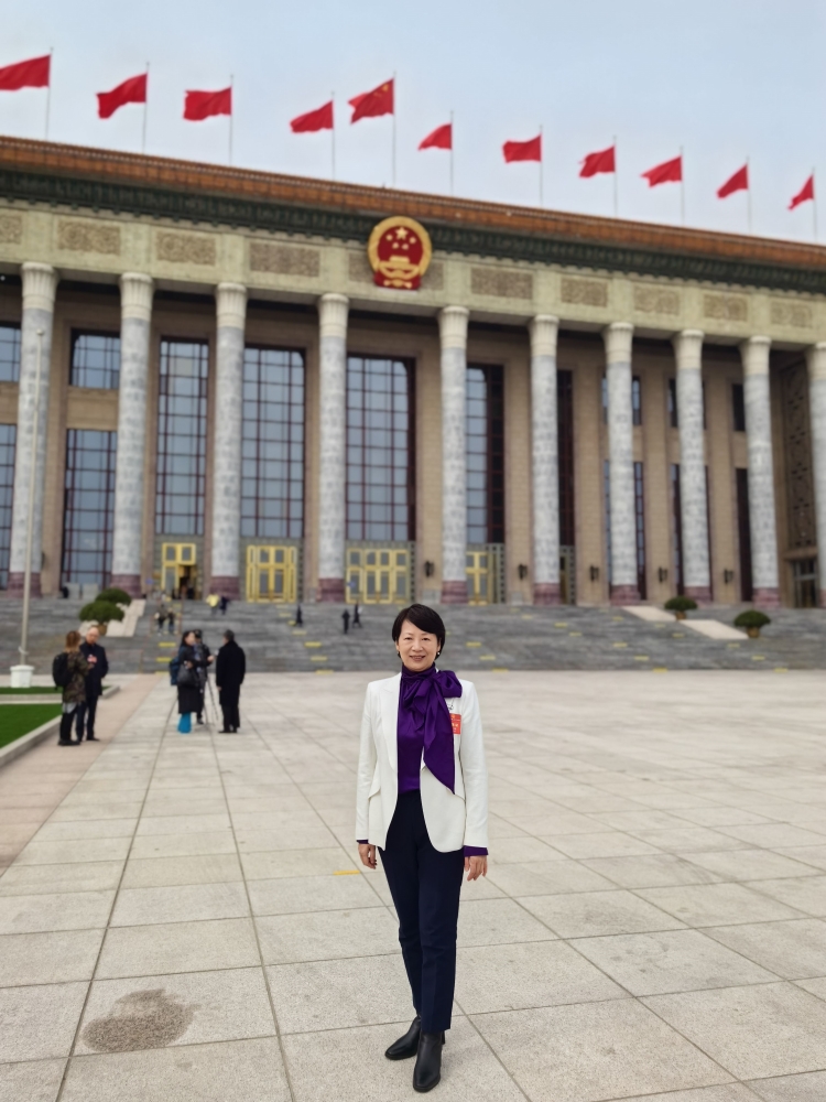 全国人大代表,中国电信湖北公司党委书记、总经理张敏。
