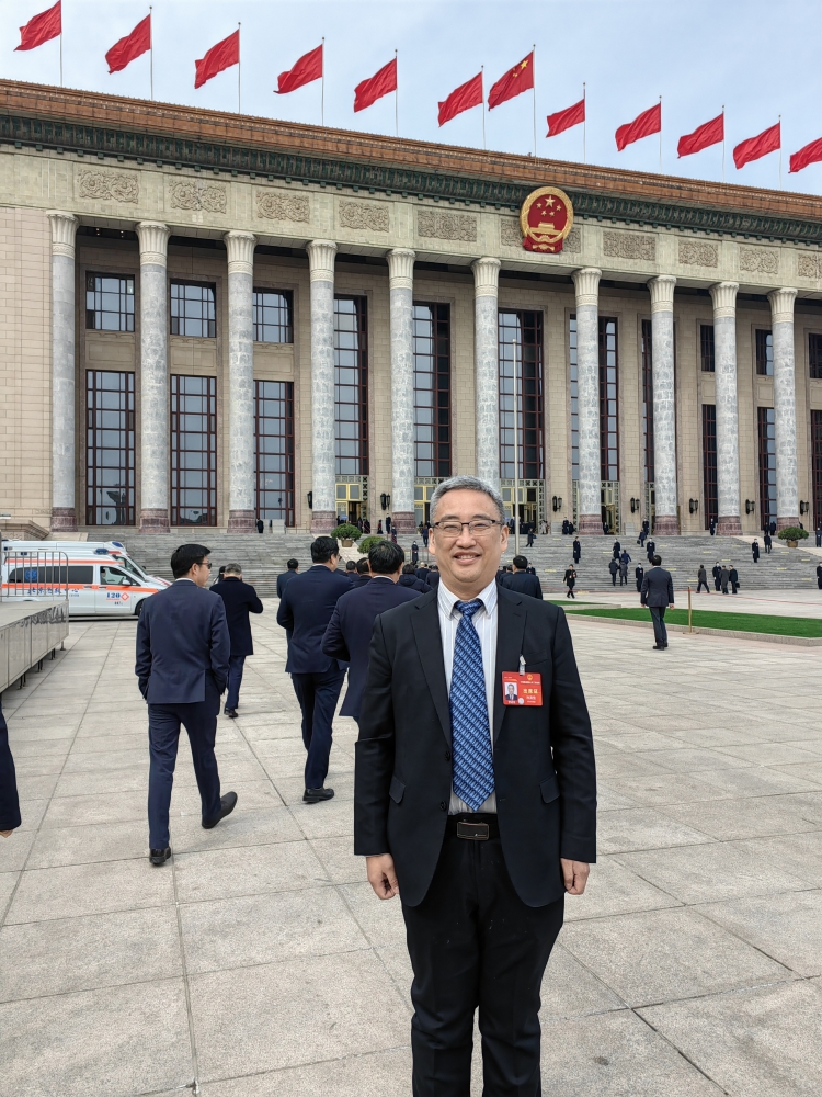 全国人大代表、武汉理工大学化学化工与生命科学学院院长孙涛垒。受访者供图