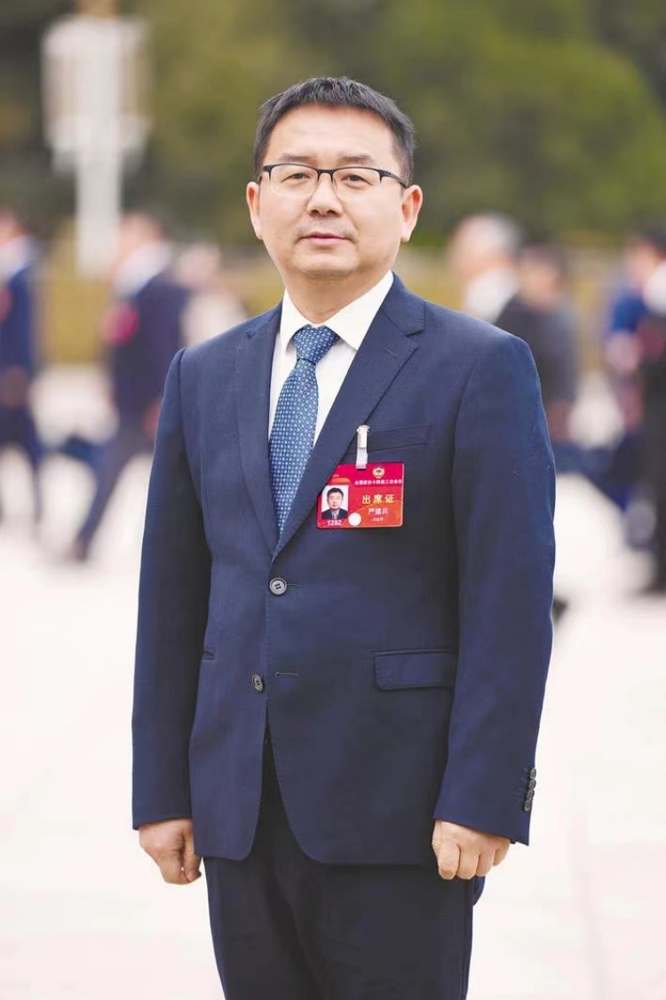 全国政协委员、华中农业大学副校长严建兵。受访者供图