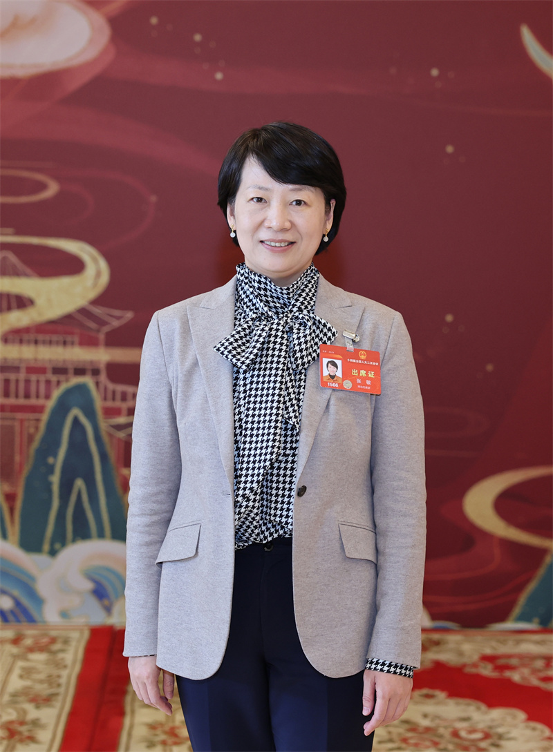 全国人大代表，中国电信湖北公司党委书记、总经理张敏。受访者供图