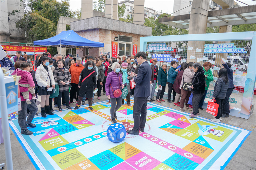 浦发银行武汉分行进社区开展游园集市学金融知识活动【6】