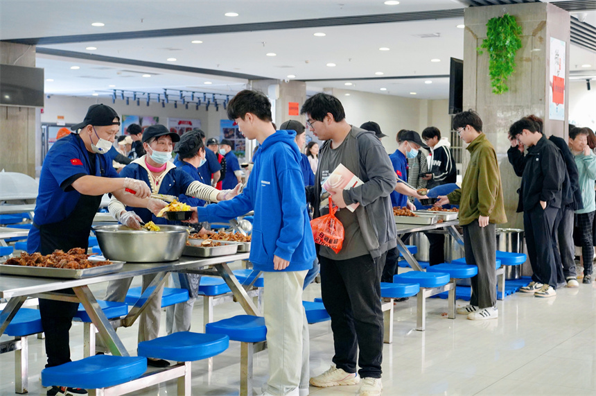 武汉晴川学院校园美食文化节：品鱼香 享和美