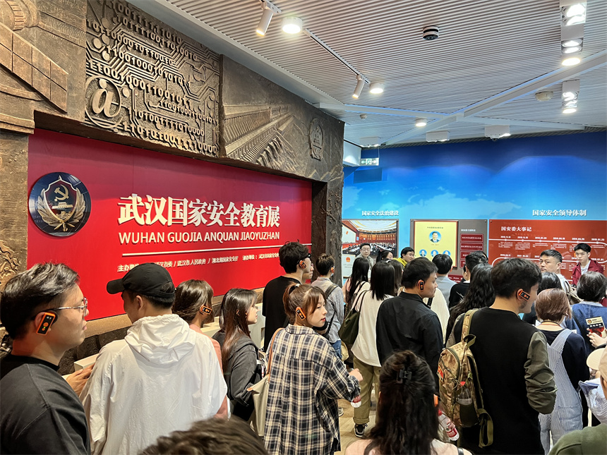 各院师生代表参观武汉市教育基地