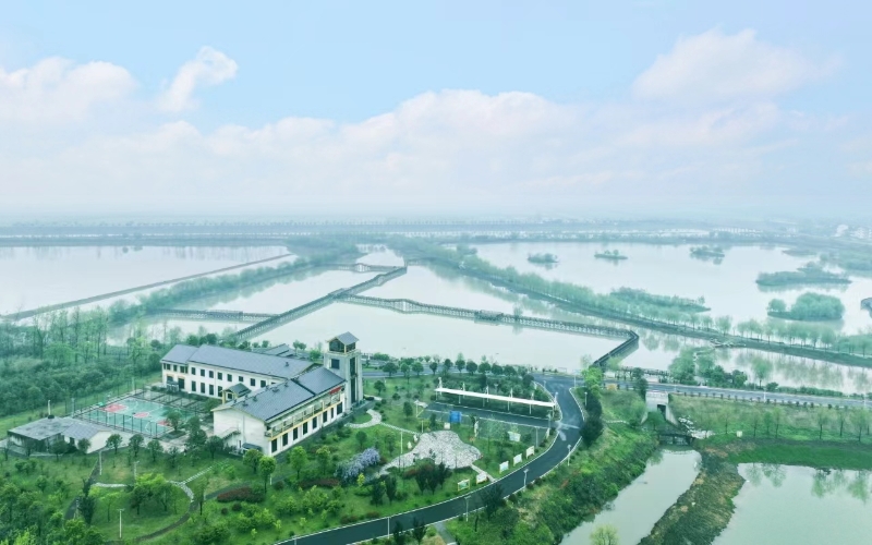 湖北咸安向阳湖现代农业科技示范区景色。