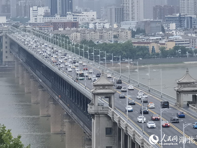  Yangtze River Bridge. Photographed by Zhou Wen, reporter of People's Daily Online