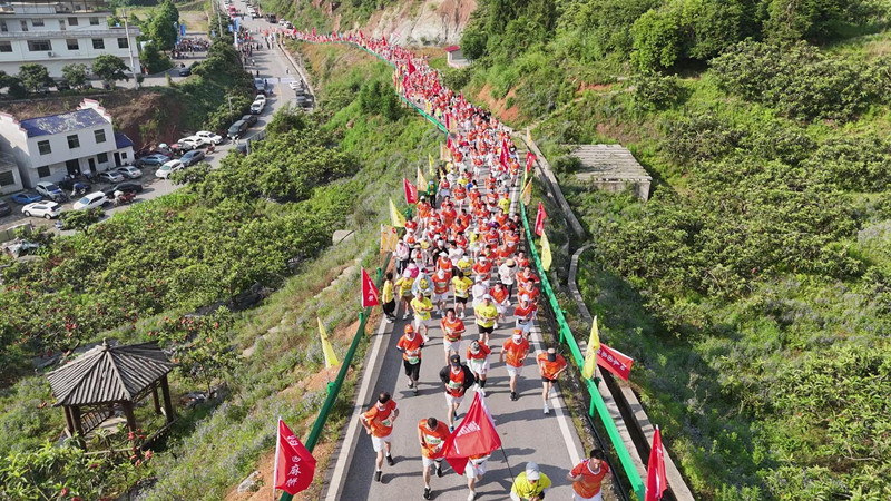 “跑友”們感受大自然的魅力，享受運動的快樂。唐成攝